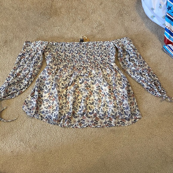 Floral print off the shoulder shirt - Picture 2 of 6